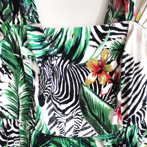 NWOT New York & Co. Tropical Zebra 7th Avenue Short Sleeve Top Small - Picture 4 of 11